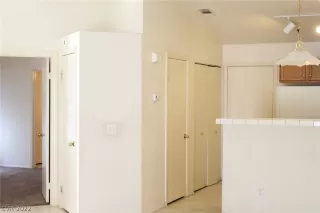 Photo #5: 2400857 Listing 