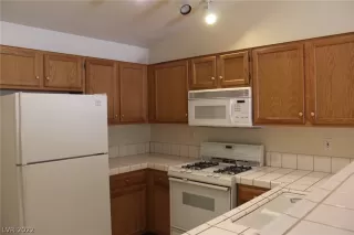 Photo #6: 2400857 Listing 