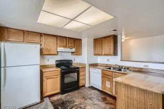 Photo #3: 2400877 Listing