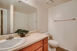 Photo #5: 2400877 Listing