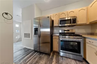 Photo #4: 2400879 Listing 