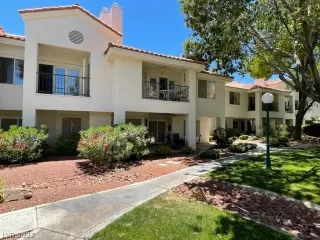 Photo #4: 2400908 Listing