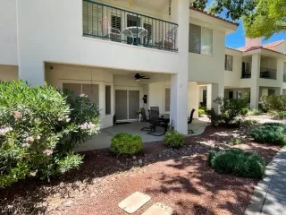 Photo #5: 2400908 Listing