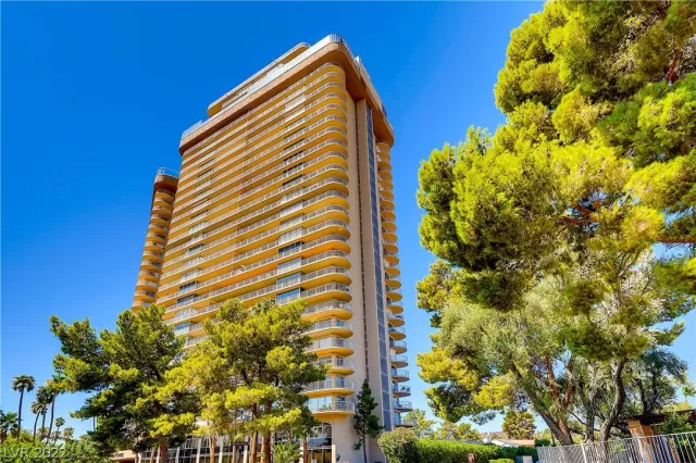 MLS: 2400941 Condo For Sale