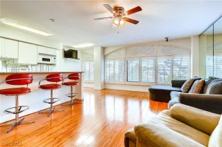 Photo #6: 2400941 Listing 