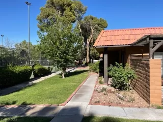 Photo #1: 2400985 Listing