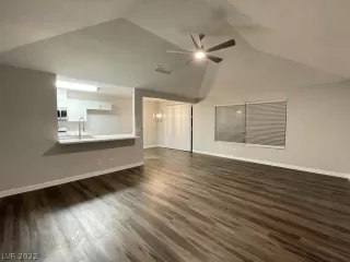 Photo #5: 2400985 Listing