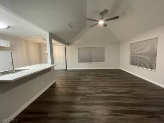 Photo #6: 2400985 Listing