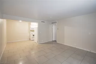 Photo #3: 2400990 Listing 