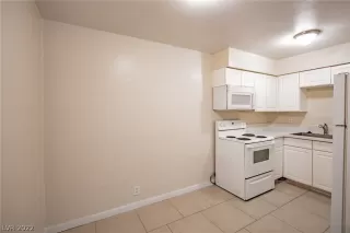 Photo #4: 2400990 Listing 