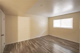 Photo #5: 2400990 Listing 