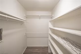 Photo #6: 2400990 Listing 