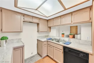 Photo #1: 2401019 Listing