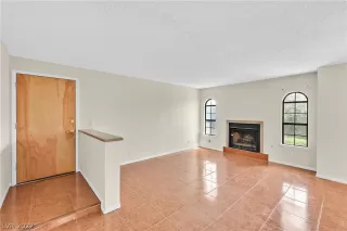 Photo #2: 2401019 Listing