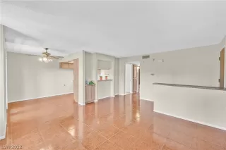 Photo #3: 2401019 Listing