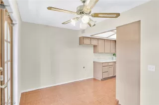 Photo #5: 2401019 Listing