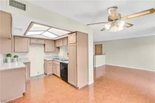 Photo #6: 2401019 Listing