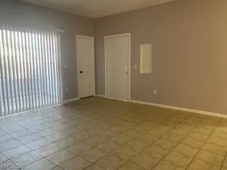 Photo #2: 2401030 Listing 