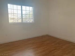 Photo #4: 2401030 Listing 