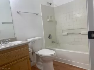 Photo #6: 2401030 Listing 