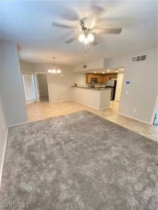 Photo #3: 2401033 Listing