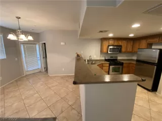 Photo #6: 2401033 Listing