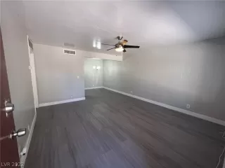 Photo #2: 2401038 Listing