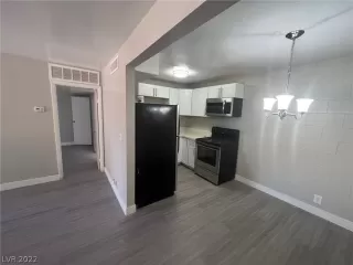 Photo #4: 2401038 Listing