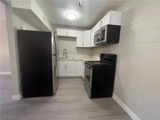 Photo #5: 2401038 Listing