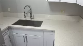 Photo #6: 2401038 Listing