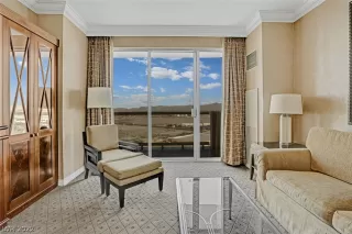 Photo #4: 2401084 Listing