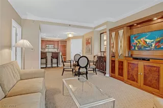 Photo #5: 2401084 Listing