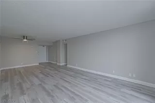 Photo #3: 2401100 Listing 