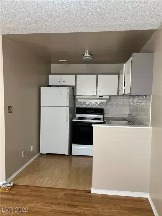 Photo #2: 2401109 Listing 