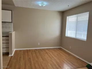 Photo #4: 2401109 Listing 