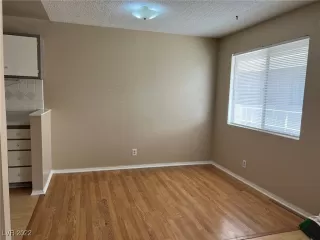 Photo #5: 2401109 Listing 