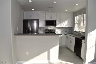 Photo #1: 2401116 Listing 