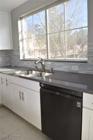 Photo #3: 2401116 Listing 