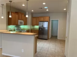 Photo #6: 2401117 Listing 