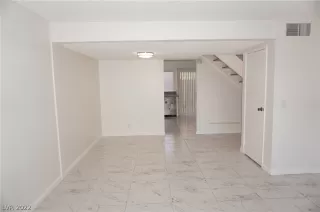 Photo #2: 2401129 Listing