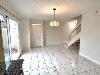 Photo #6: 2401129 Listing