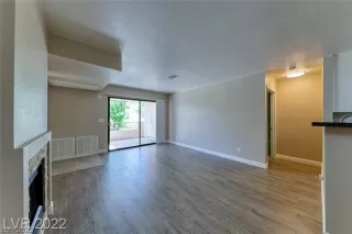 Photo #4: 2401169 Listing