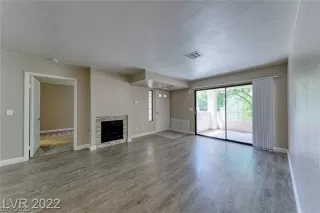 Photo #5: 2401169 Listing
