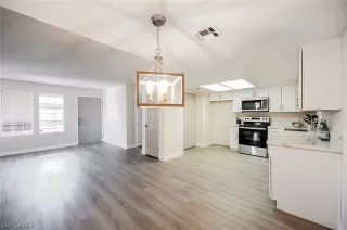 Photo #2: 2401174 Listing 