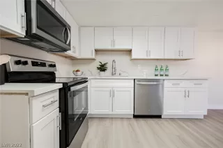 Photo #4: 2401174 Listing 