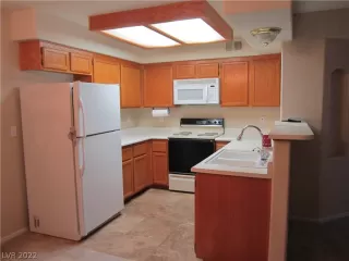 Photo #1: 2401189 Listing 