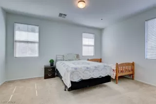 Photo #6: 2401221 Listing