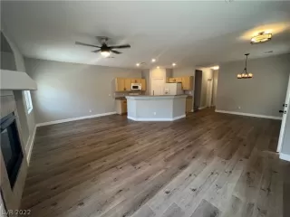 Photo #3: 2401225 Listing