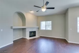 Photo #6: 2401232 Listing