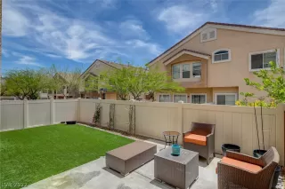 Photo #3: 2401235 Listing